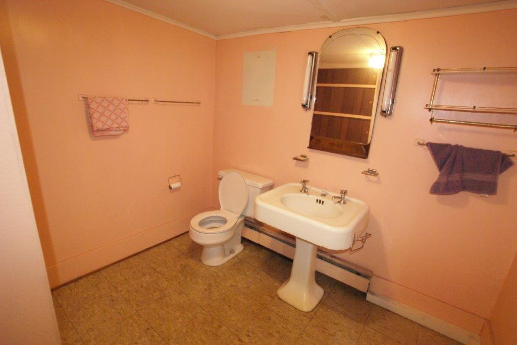 Hebron Country Estate Bathroom Upstairs